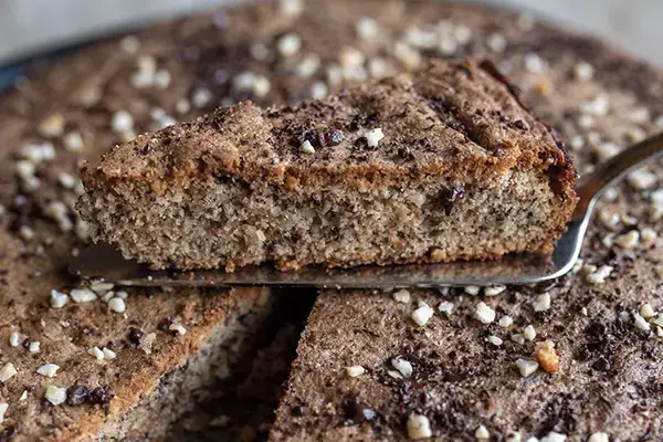 Gâteau léger de semoule au lait de soja, chocolat et poires